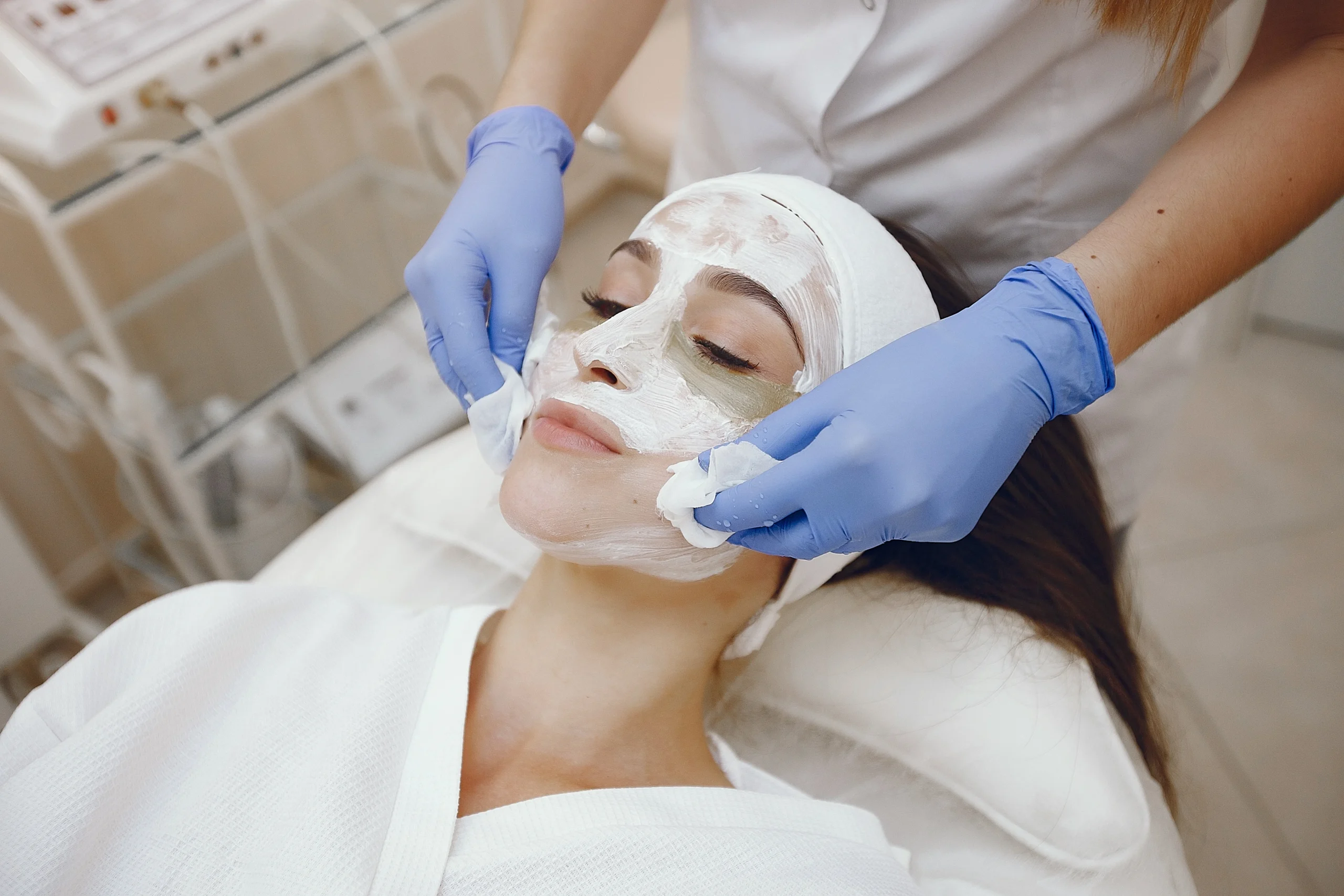 HydraFacial with LED Light for Acne – Islamabad Clinic